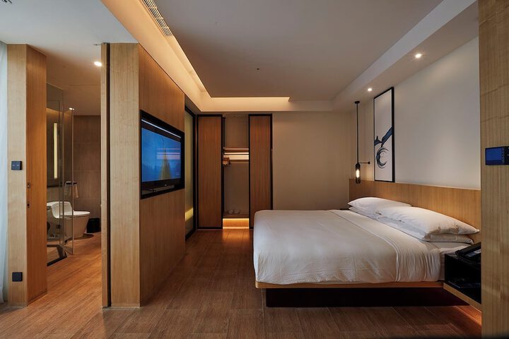 Room 17 of 36