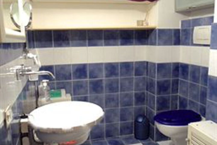 Room 4 of 159