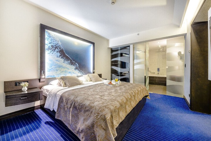 Room 10 of 152