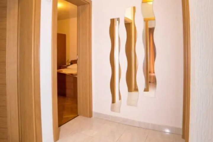 Room 4 of 12