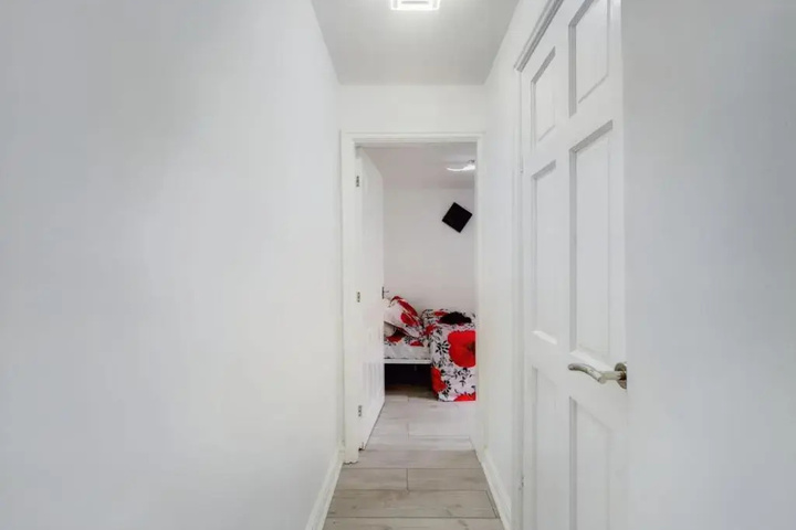 Room 11 of 23