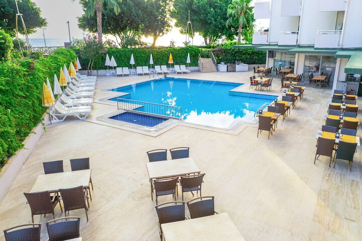 Pool Hotel