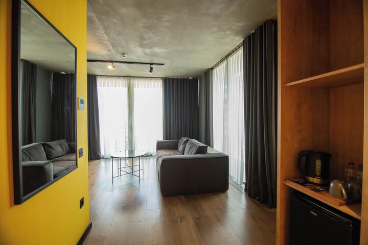 Room 18 of 32