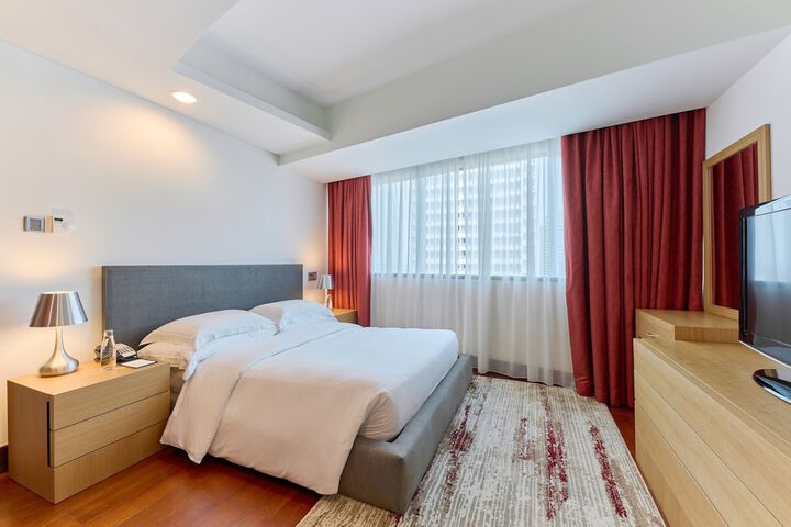 Room 33 of 49