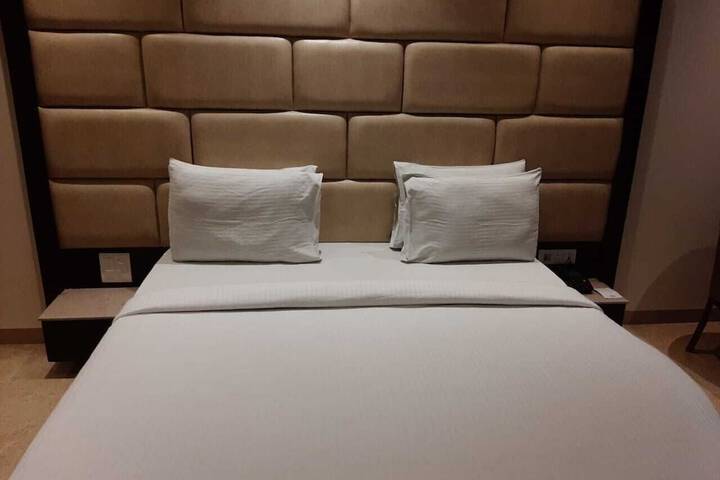 Room 3 of 8