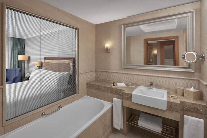 Room 33 of 51