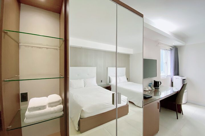 Room 25 of 47