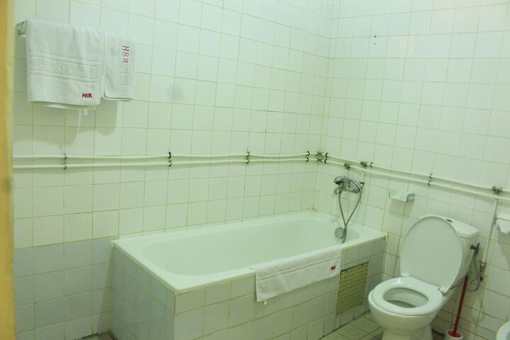 Room 10 of 14