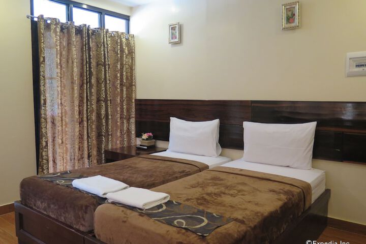 Rovics Tourist Hotel