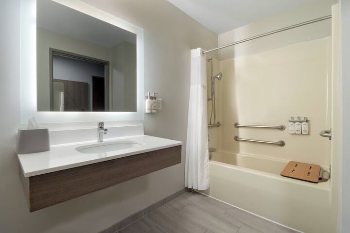 Standard | King Bed (1 of 24)