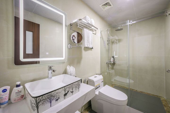 Room 12 of 16