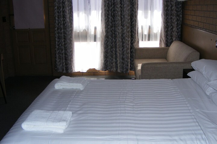 Room 2 of 22