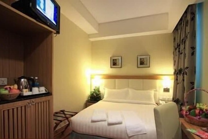 Room 12 of 36