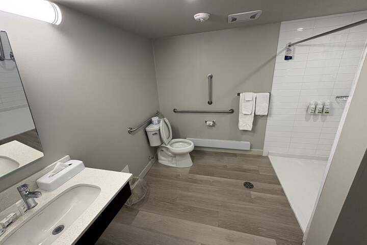 Room 25 of 36