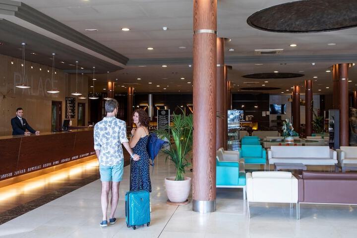 Entrance & Lobby