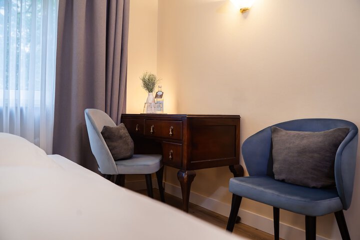 Room 32 of 72