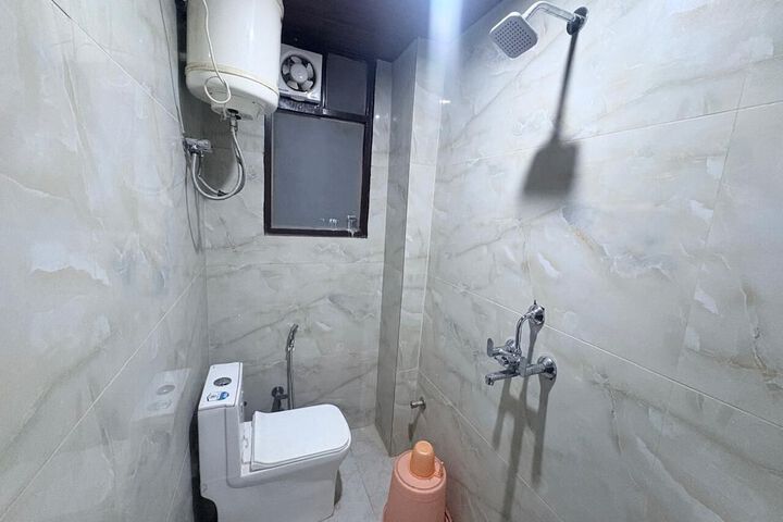 Room 18 of 28
