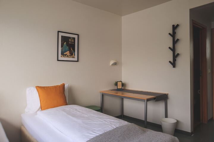 Room 15 of 53