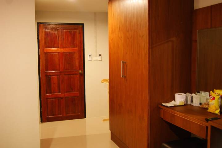 Room 5 of 33