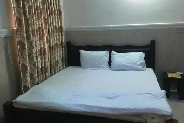 Room 8 of 17