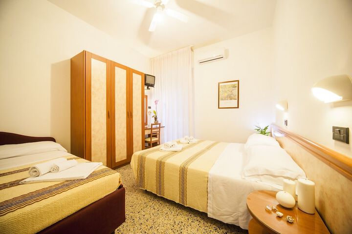 Room 9 of 27