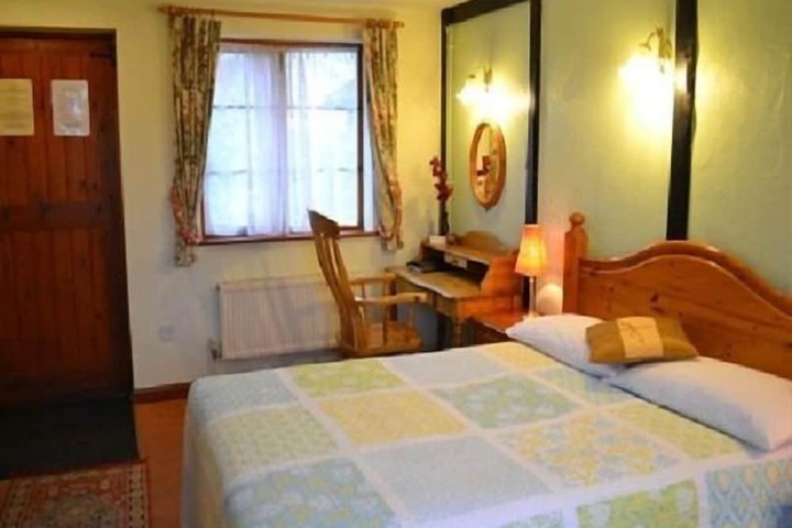 Room 4 of 13
