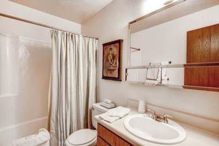 Room 4 of 18