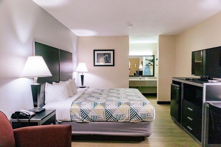 Room 12 of 30