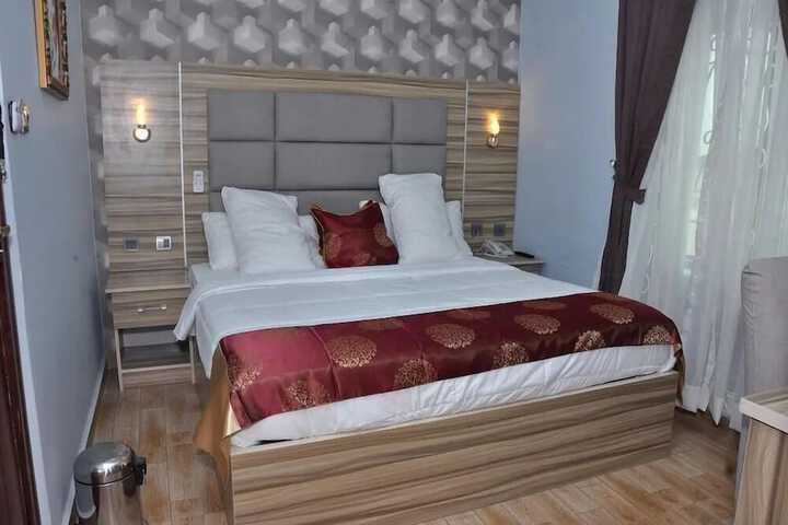 Room 2 of 31