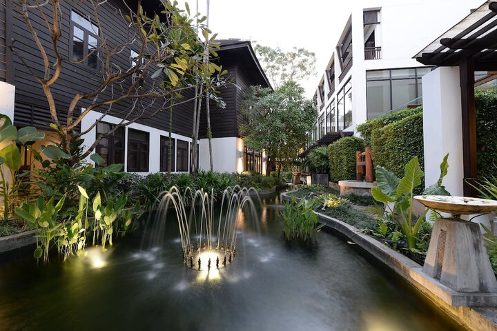 Hotel Exterior 74 of 83