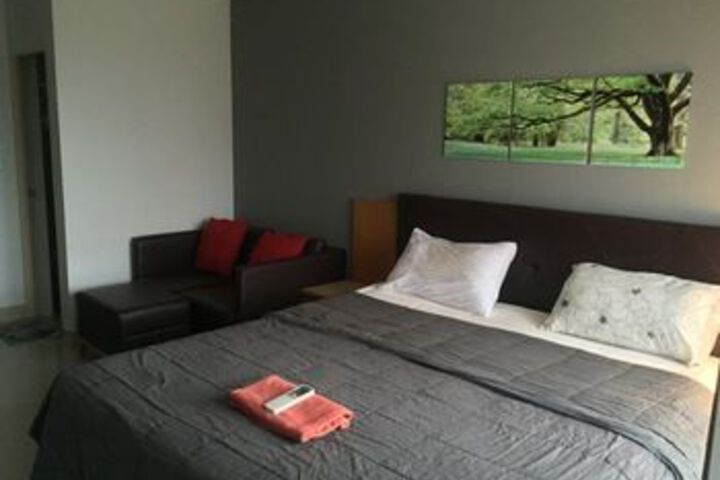 Room 9 of 28