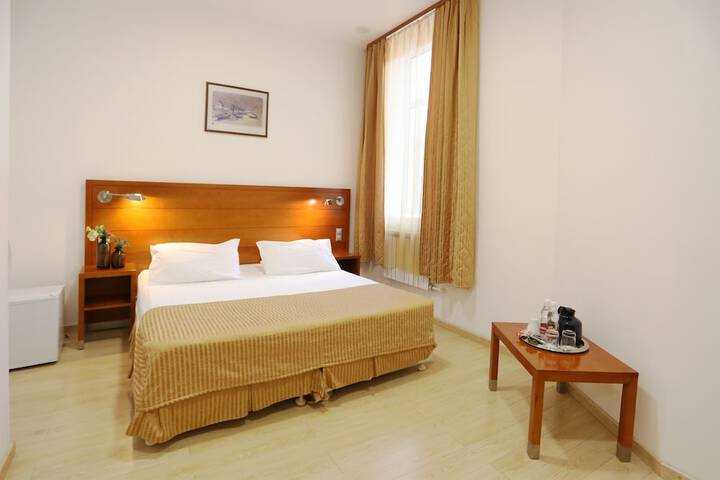Room 9 of 46