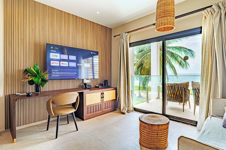 Hotel Interior 102 of 128