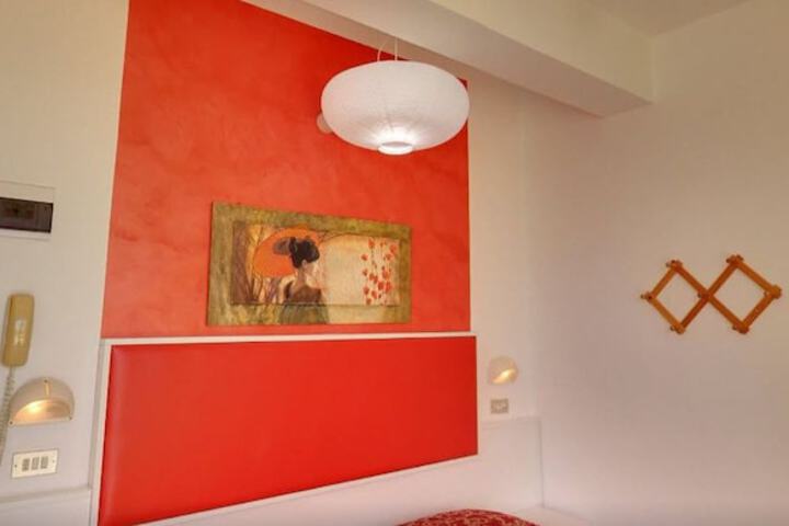 Room 8 of 60