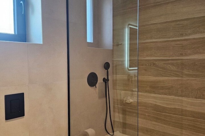 Room 46 of 100