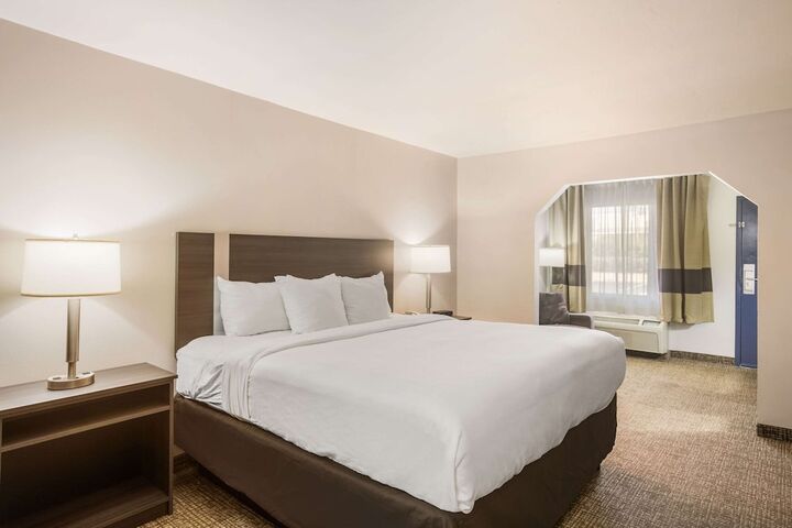 1 King Bed (2 of 15)