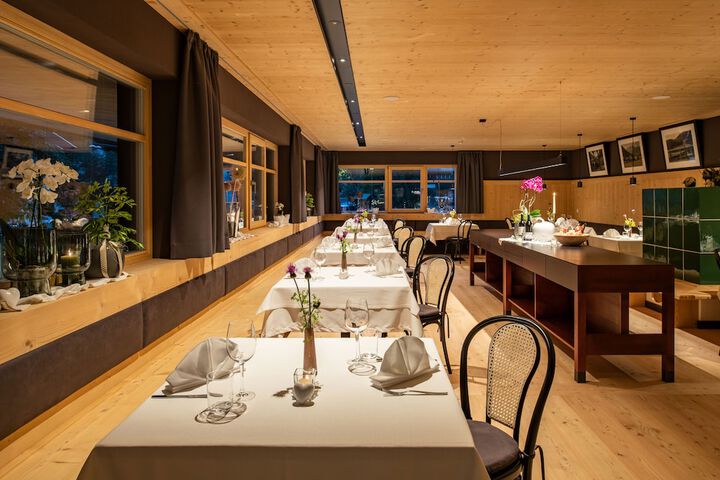 Dining 72 of 92