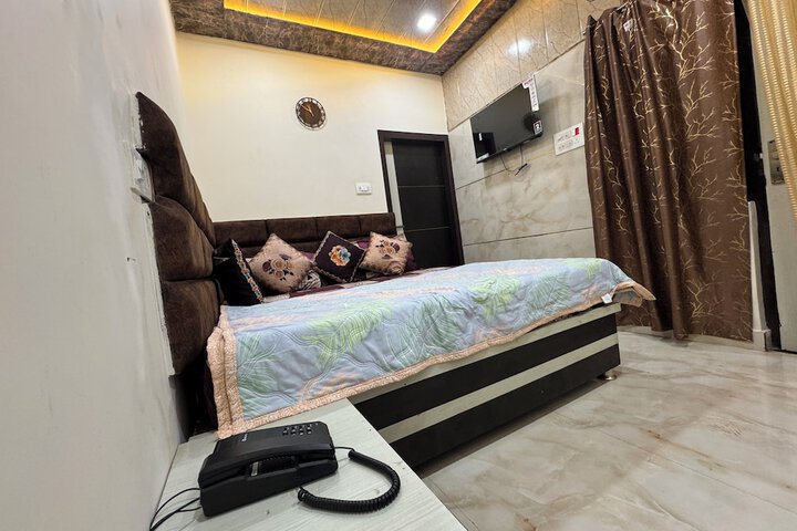 Room 16 of 36