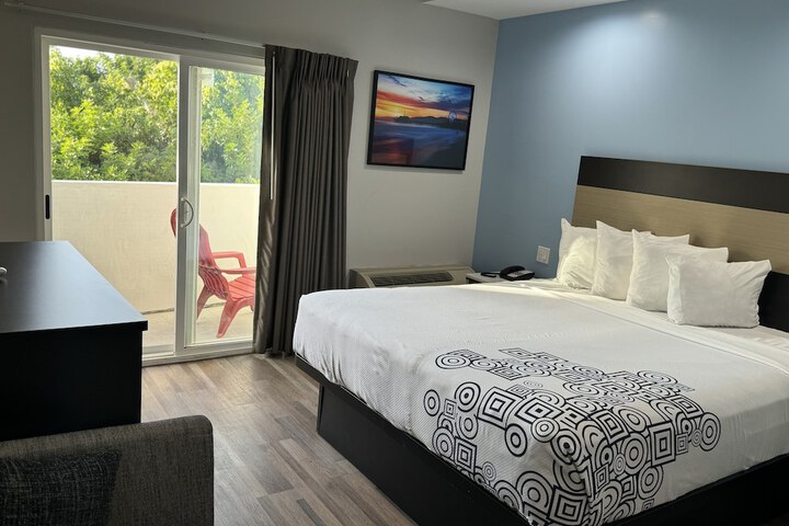 1 King Bed (17 of 22)