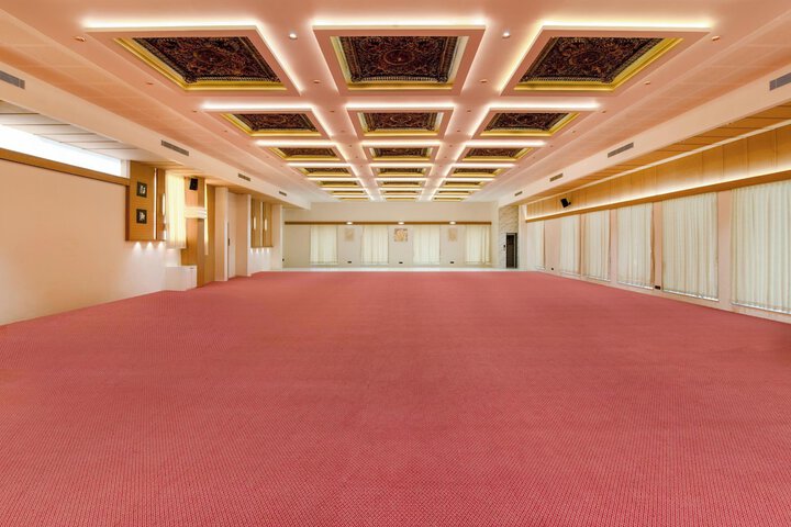 Ballroom/Hall 55 of 72