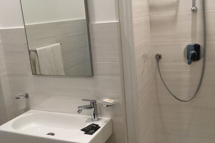 Room 16 of 47