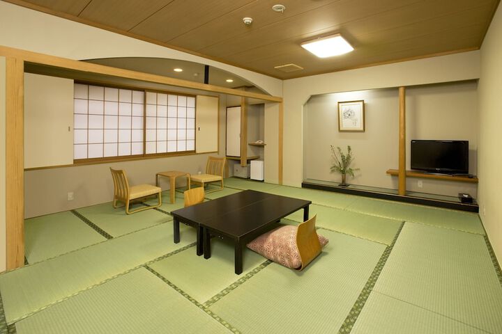 Room 6 of 24