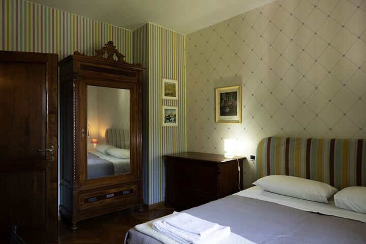 Room 8 of 34