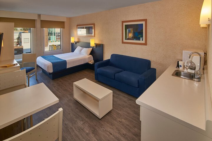 Room 6 of 22