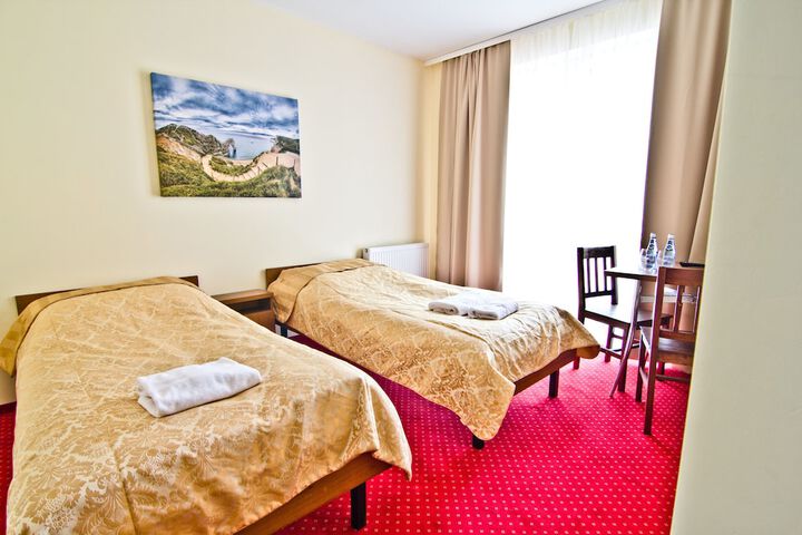 Room 4 of 25