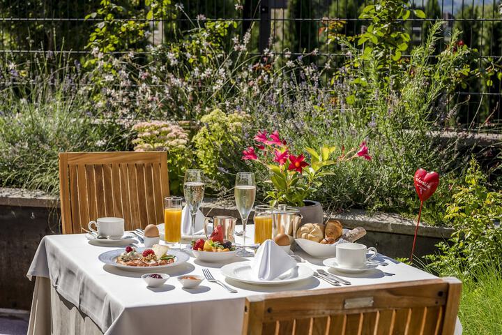Breakfast/Coffee Service 96 of 136