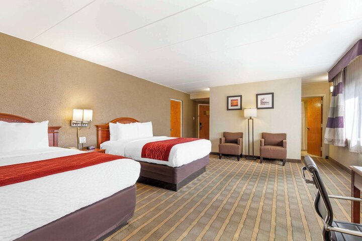 2 Queen Beds (2 of 8)