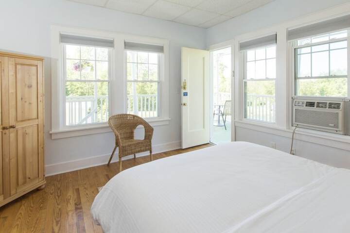 House Queen Size Bed (11 of 25)