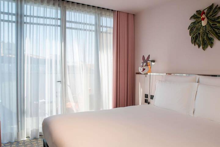 Room 76 of 192