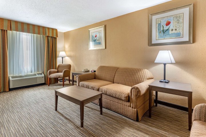 2 Double Beds (17 of 19)